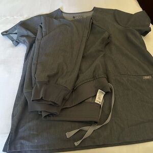 Size L gray figs.  Good condition